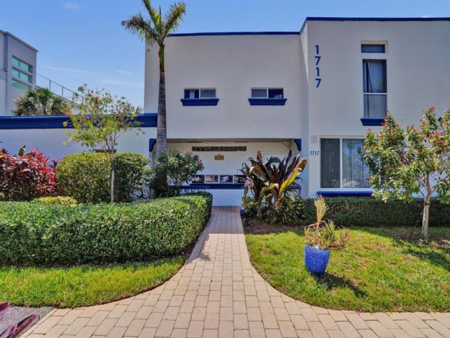  4 BR,  3.00 BTH &nbsp;Apartment style home in Pompano Beach