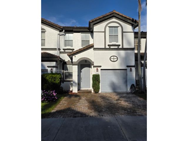  4 BR,  2.50 BTH &nbsp;Townhouse style home in Medley