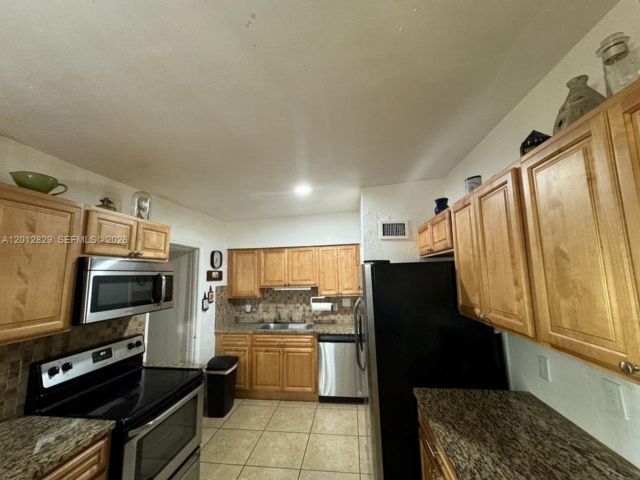  2 BR,  1.00 BTH &nbsp; style home in Biscayne Park