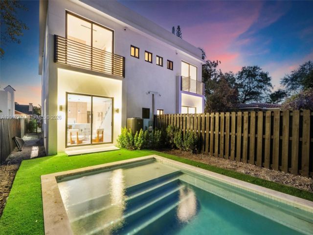  4 BR,  3.50 BTH &nbsp; style home in Miami