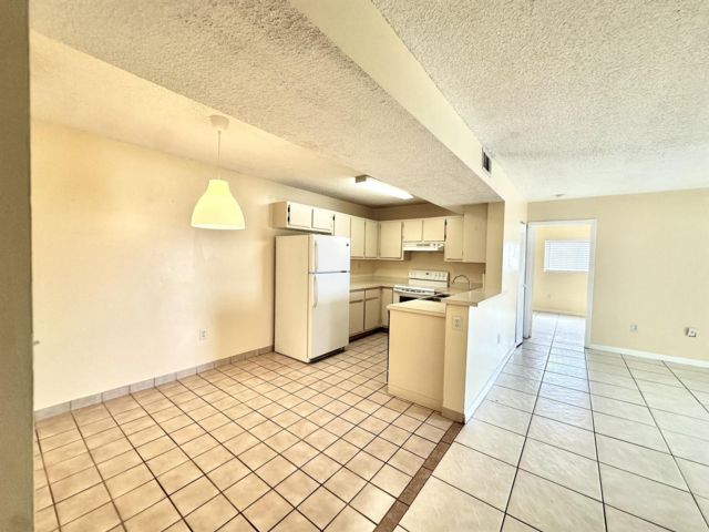 2 BR,  2.00 BTH &nbsp; style home in Pembroke Pines