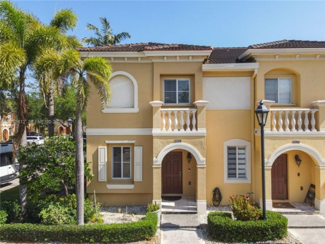  3 BR,  2.50 BTH &nbsp; style home in Miramar