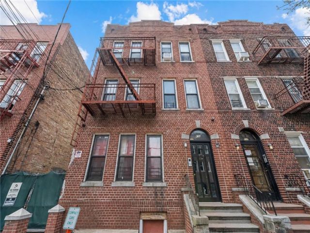  9 BR,  6.00 BTH &nbsp;Multi-family style home in Canarsie