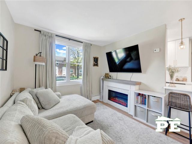  2 BR,  1.00 BTH &nbsp;Co-op style home in Old Mill Basin