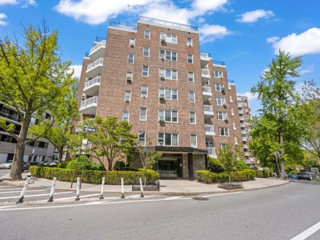  1 BR,  1.00 BTH &nbsp;Co-op style home in Kingsbridge Heights