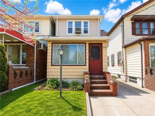  3 BR,  2.00 BTH &nbsp;Single family style home in Sheepshead Bay