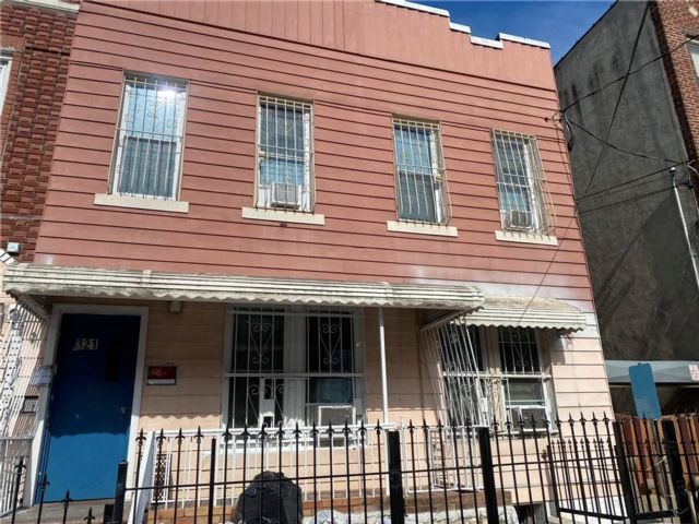 10 BR,  4.00 BTH &nbsp;Multi-family style home in East New York