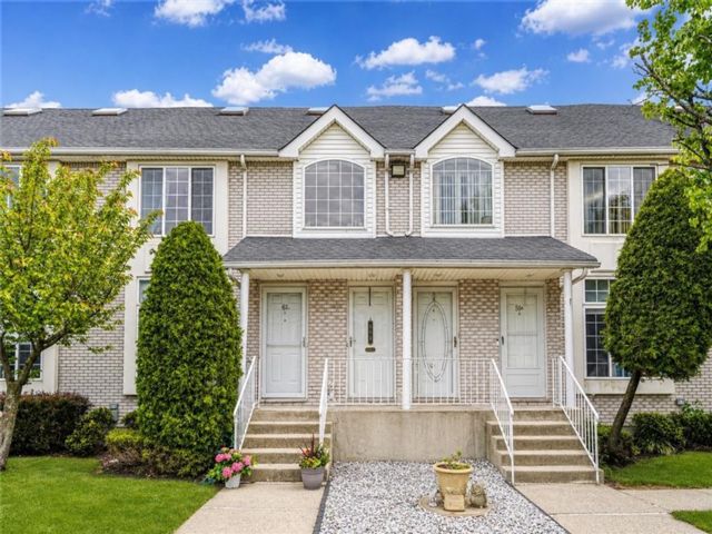  3 BR,  2.00 BTH &nbsp;Condominium style home in Bulls Head
