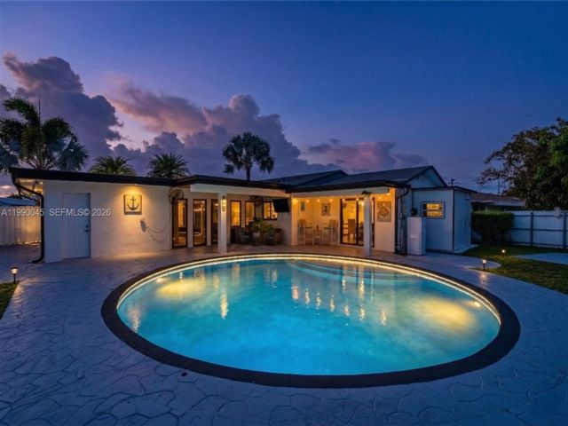  4 BR,  3.50 BTH &nbsp; style home in Miami