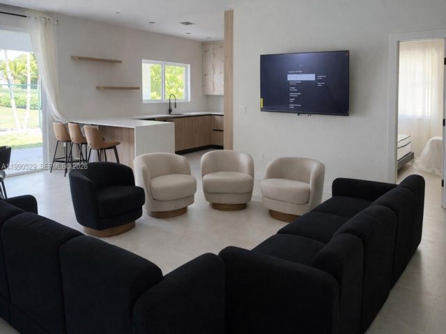 6 BR,  2.00 BTH &nbsp; style home in Miami