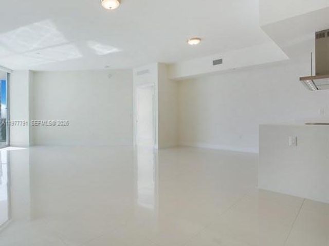 [PHOTO]