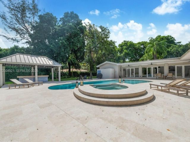  6 BR,  4.00 BTH &nbsp; style home in Coral Gables