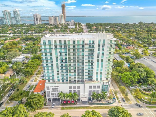  2 BR,  2.00 BTH &nbsp; style home in Miami