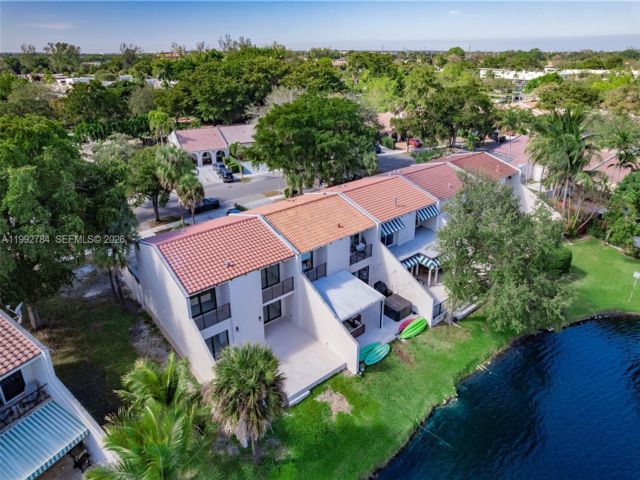  4 BR,  3.50 BTH &nbsp;Townhouse style home in Miami