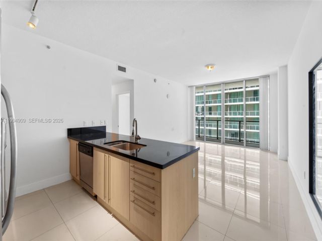  1 BR,  1.00 BTH &nbsp;Condo style home in Miami