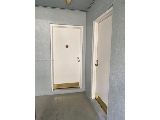  3 BR,  2.00 BTH &nbsp; style home in Plantation