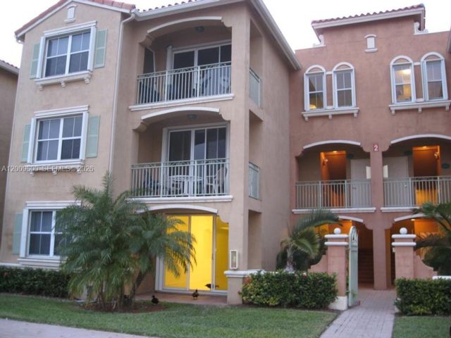  2 BR,  2.50 BTH &nbsp; style home in Medley
