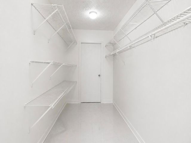[PHOTO]