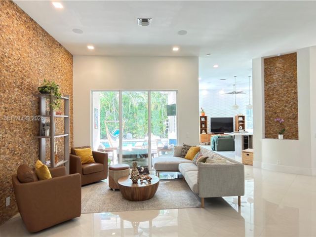  4 BR,  3.00 BTH &nbsp; style home in Weston