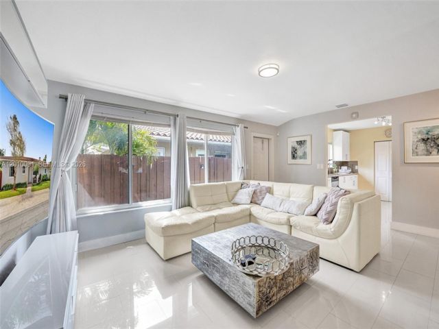  4 BR,  3.00 BTH &nbsp; style home in Fort Lauderdale