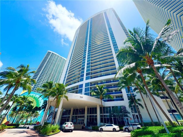  3 BR,  3.00 BTH &nbsp; style home in Hallandale Beach