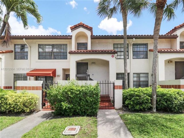  3 BR,  2.00 BTH &nbsp;Townhouse style home in Deerfield Beach