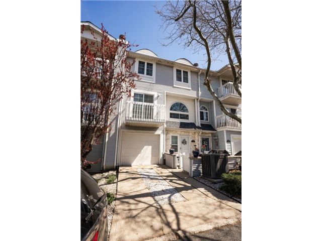  2 BR,  2.00 BTH &nbsp;Condominium style home in New Springville