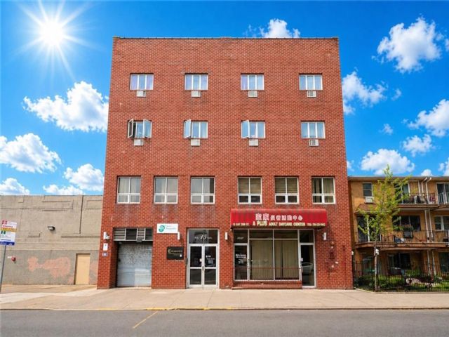  2 BR,  2.00 BTH &nbsp;Condominium style home in Bath Beach