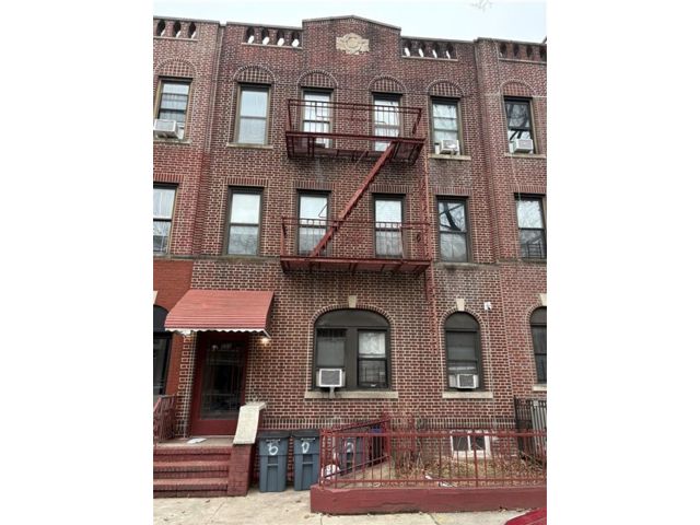 Studio,  0.00 BTH &nbsp;Multi-family style home in Bay Ridge