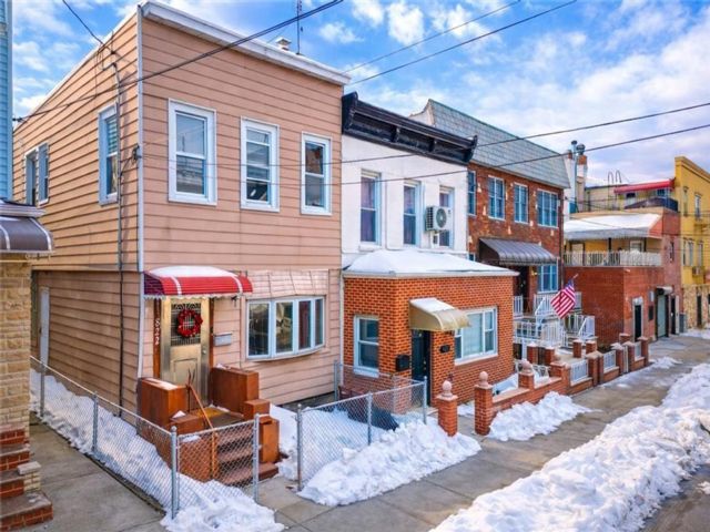  5 BR,  0.00 BTH &nbsp;Multi-family style home in Dyker Heights