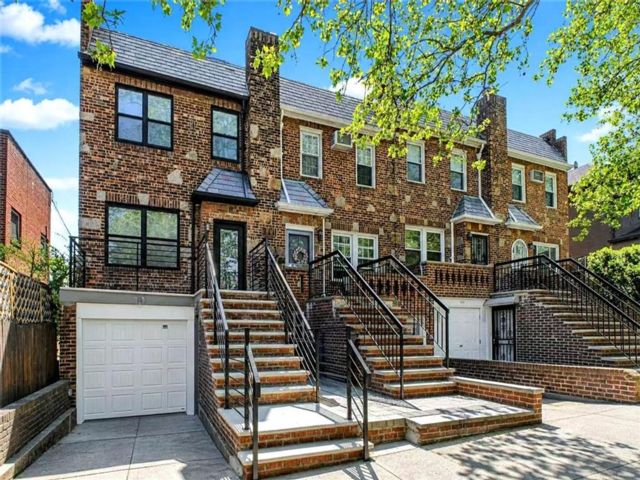  3 BR,  3.00 BTH &nbsp;Single family style home in Bay Ridge