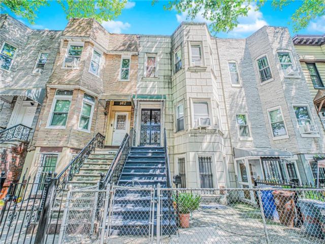 Studio,  0.00 BTH &nbsp;Multi-family style home in Bushwick