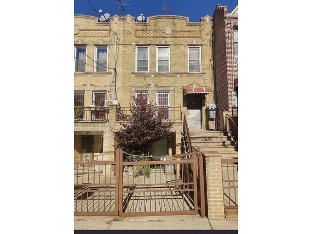  7 BR,  3.00 BTH &nbsp;Multi-family style home in Sunset Park