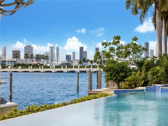 10 BR, 12.50 BTH &nbsp; style home in Miami Beach