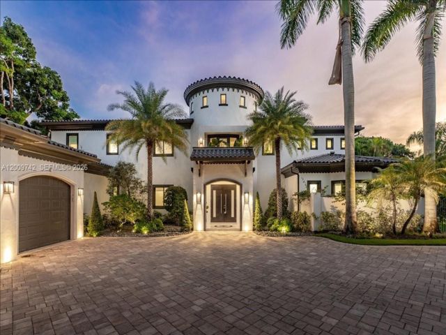  7 BR,  8.50 BTH &nbsp; style home in Pinecrest