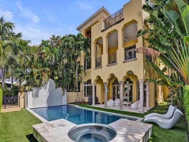  5 BR,  6.55 BTH &nbsp; style home in Aventura
