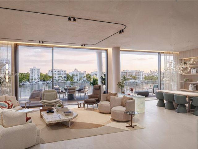  4 BR,  4.50 BTH &nbsp; style home in Coconut Grove