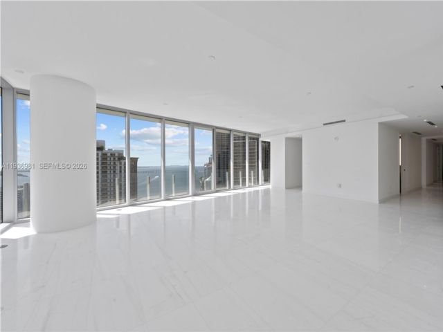 [PHOTO]