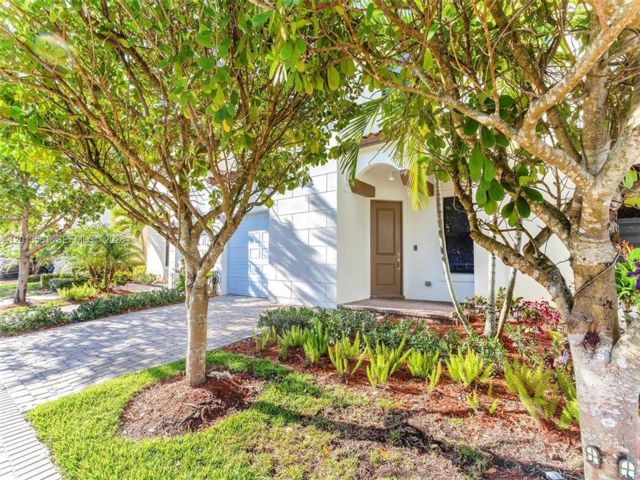  3 BR,  2.50 BTH &nbsp;Townhouse style home in Pembroke Pines