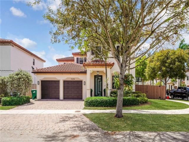  4 BR,  3.50 BTH &nbsp; style home in Miami