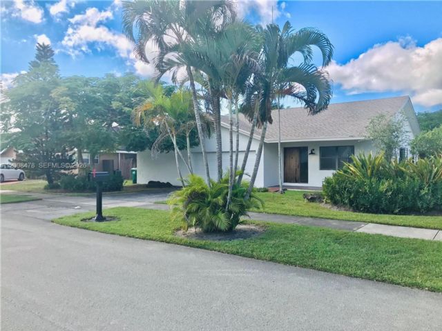  3 BR,  2.00 BTH &nbsp; style home in Kendall