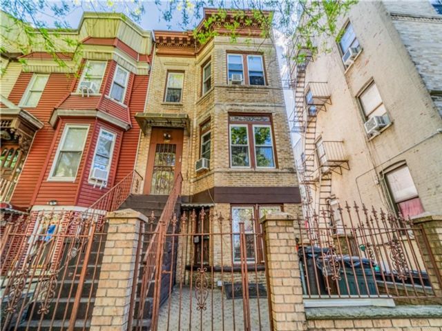  7 BR,  3.00 BTH &nbsp;Multi-family style home in Sunset Park