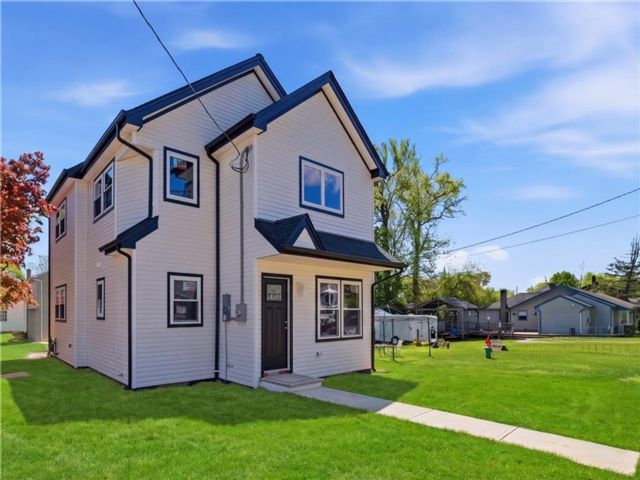  5 BR,  3.00 BTH &nbsp;Single family style home in South Amboy