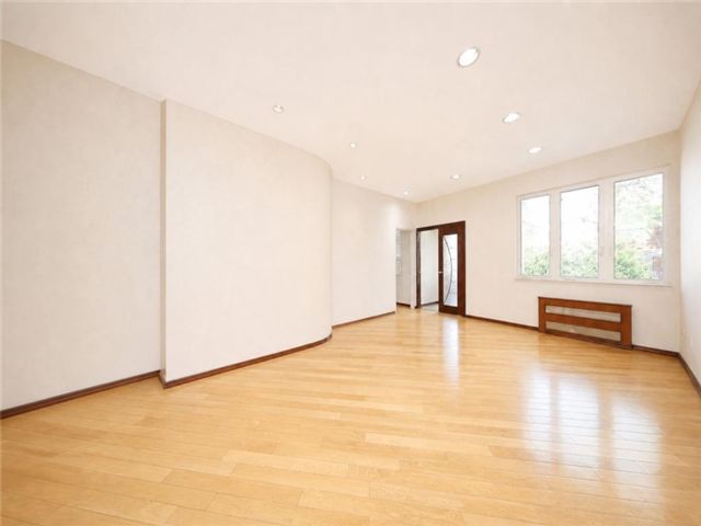 [PHOTO]