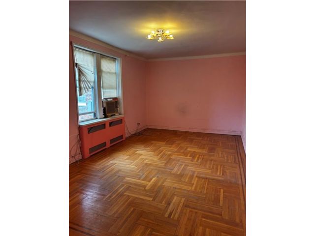  1 BR,  1.00 BTH &nbsp;Co-op style home in Homecrest
