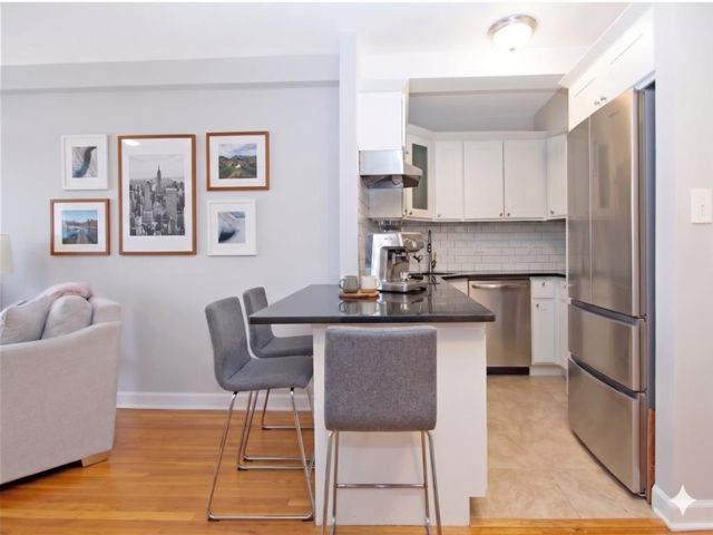  1 BR,  1.00 BTH &nbsp;Co-op style home in Bay Ridge