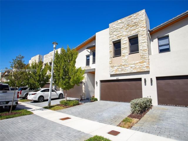  4 BR,  4.00 BTH &nbsp; style home in Medley