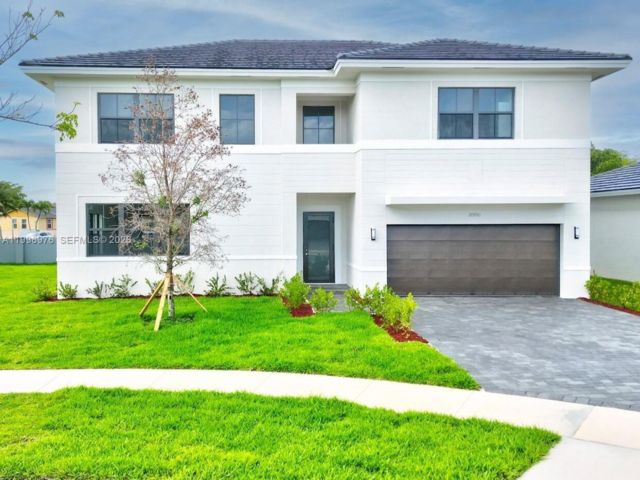  4 BR,  4.00 BTH &nbsp; style home in Miami