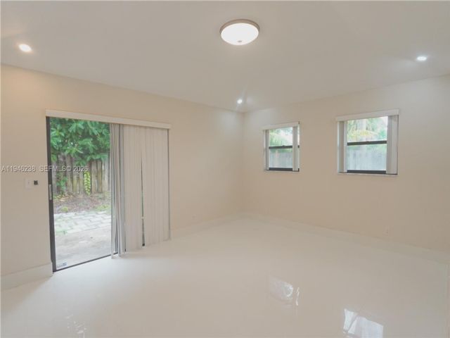 [PHOTO]