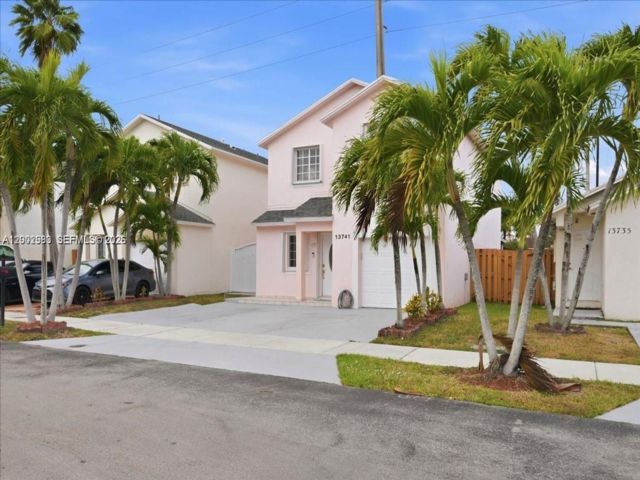  4 BR,  3.00 BTH &nbsp;European style home in Miami